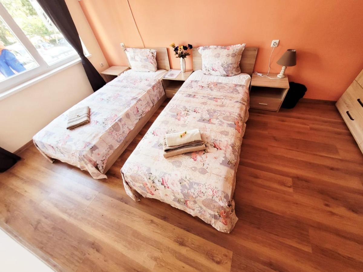Хостел Roma Варна Экстерьер фото